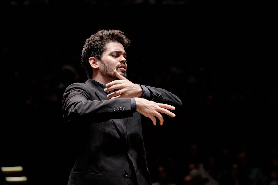 Lahav_Shani_Conducting_Marco_Borggreve.jpeg