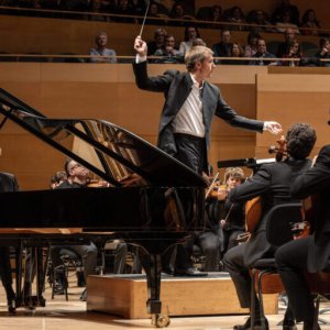 Jan Lisiecki y Vasily Petrenko visitan la OBC con Grieg y Zemlinsky