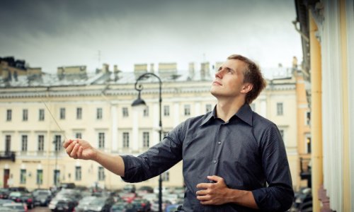 Vasily Petrenko lidera el primer encuentro anual de la JONDE, al que seguirá una gira de seis conciertos