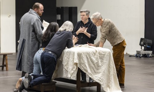 Robert Carsen dirige en Les Arts los ensayos de su icónico montaje de 'Dialogues des Carmélites' de Poulenc