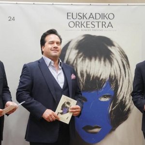 La Euskadiko Orkestra cesa a su director titular Robert Treviño y anuncia la salida del director general Oriol Roch