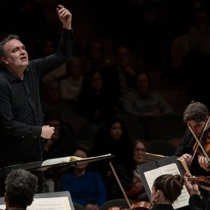 Jörg Widmann debuta con la OBC, con obras propias y de Mendelssohn, de la mano de Sarah Aristidou y Cristina Gómez–Godoy 